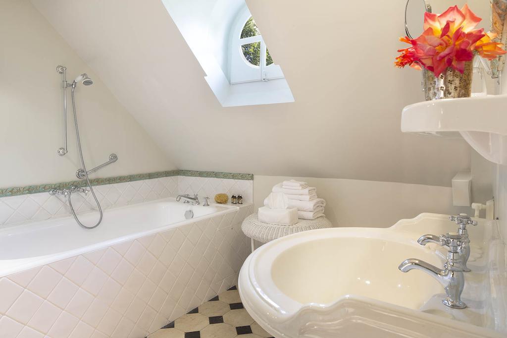 Chateau De Beneauville Bed & Breakfast Petiville  Oda fotoğraf