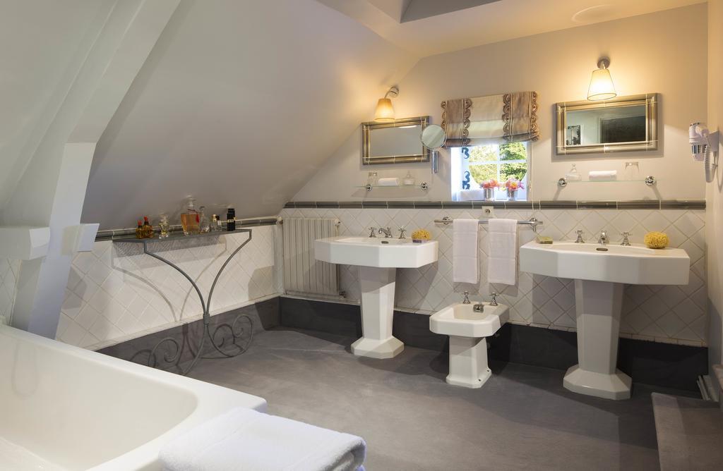 Chateau De Beneauville Bed & Breakfast Petiville  Dış mekan fotoğraf